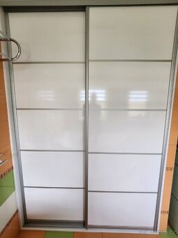 Posuvné dveře k vestavné skříní