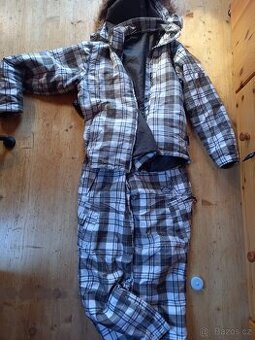 lyžařská souprava na lyže snowboard