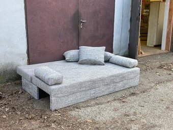 rozkládací gauč / pohovka