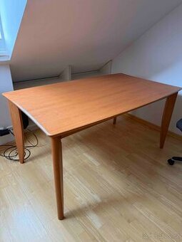 MASIVNÍ JÍDELNÍ STŮL 147 × 90 CM – PEVNÝ A STABILNÍ