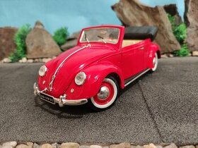 Prodám model 1:18 Volkswagen Beetle cabriolet - 1