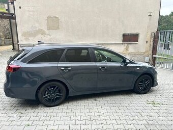 Prodám sadu Dezent TR black+letní pneu