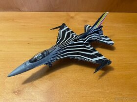F-16 falcon - model letadla 1:72