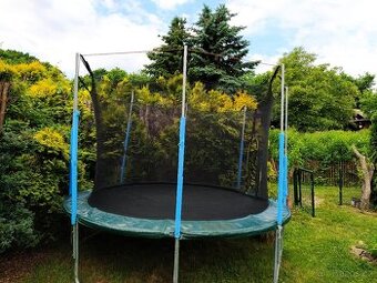 TRAMPOLÍNA