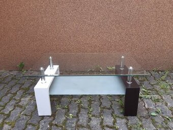 Konferenční stolek černý, částečně nerozbalený