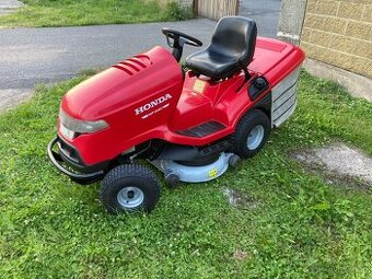 Zahradní traktor Honda 2417