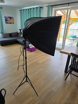Softbox světlo s pěti žárovkama + stativ