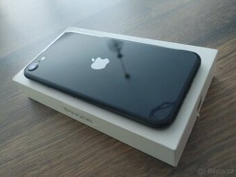 iPhone SE 3 gen. 64 GB 10/2022, 82% baterie-PEKNY,neposkozen