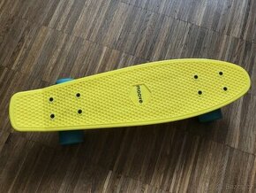 Nový pennyboard Moove, neonově žlutý s modrými kolečky