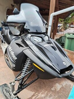 sněžný skútr ski doo