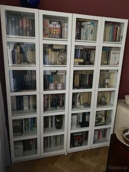 Bílá Ikea knihovna