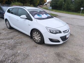 Opel Astra, CDTI,KRÁSNÁ,VÝBAVA,SERVIS,1MAJ