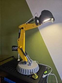 3D tištěná funkční stolní lampa ve stylu bagru CAT