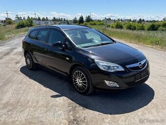 Opel Astra Combi 1.4T 103kw, 1.Majitel, SERVISOVANÝ, STK