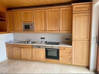 Kuchyně světlý dub masiv se značkovými spotřebiči,5684