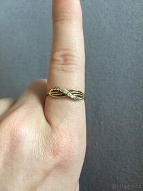 Prodám  zlatý prsten se zirkony