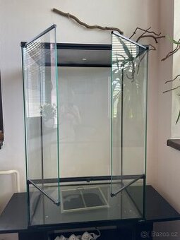 terarijní set se skříňkou