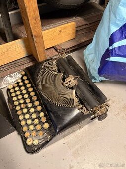 Starožitný psací stroj