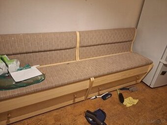 Prodám drev.sedaci soupravu treba na chatu