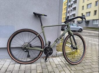 Gravel kolo CUBE NUROAD RACE olive´n´black+ příslušenství
