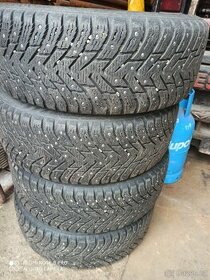 Prodám 4 zimní pneu s hřeby