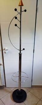 Věšák na oblečení a deštníky