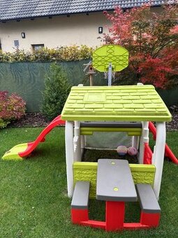 Zahradni domecek s klouzackou a houpackou