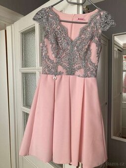 NOVÉ světle růžové šaty s šedou krajkou vel.34-36