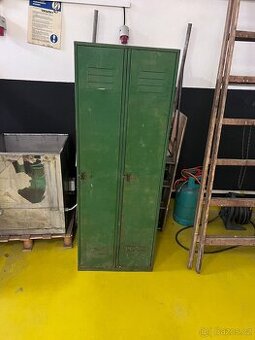 Plechová skříňka