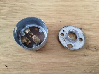 Objímka žárovky na přední světlo Jawa kývačka pionýr atd