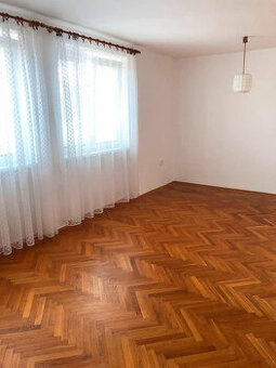 Pronájem slunného bytu 3+1 66m², předzahrádka, Úvaly u Prahy