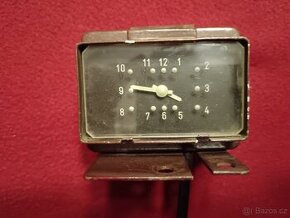 Palubní hodiny Tatra 603