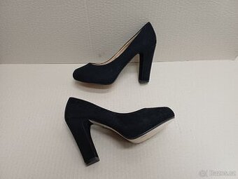 Černé semišové lodičky vel.38