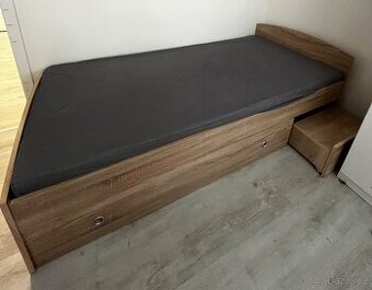 Postel s úložným prostorem
