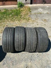 235/40 R19