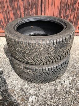 Zimní pneu 215/45/16