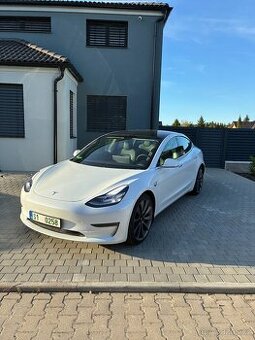 Tesla Model 3 Performance | Malý nájezd