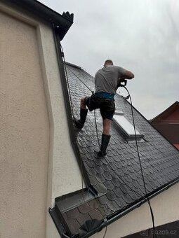 Hledáme šikovného pracovníka na čištění střech a fasád
