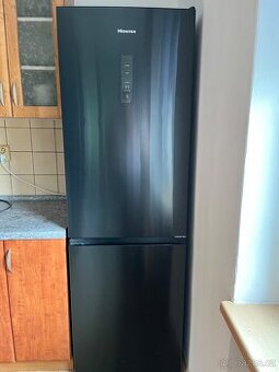 Lednička Hisense RB390N4BFC
