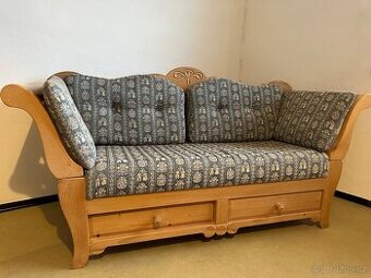 Rustikální dvousedák s dřevěnou konstrukcí, masiv