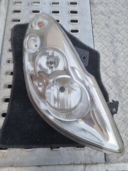Pravý přední světlomet Renault Master III