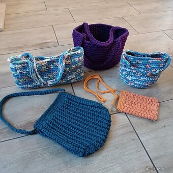 NOVÁ: Kabelka Tote Bag, crossbody, na rameno. Fialová nošená