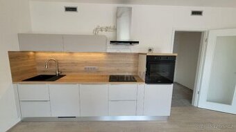 Pronájem bytu 1+kk 39 m (4. patro, výtah, balkon, garážové s