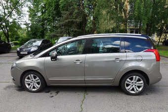 Na prodej: Peugeot 5008 – 2012 – auto pro rodinu