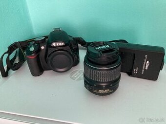Nikon D3100 s jedním objektivem