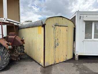 Stavební buňka / maringotka / regály a el. / 5m délky