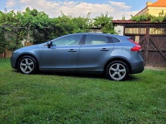 VOLVO V40 1.6 16v, diesel, 84 kw r.v.2015 - 1