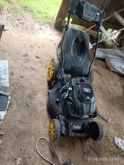 Motorová sekačka na trávu