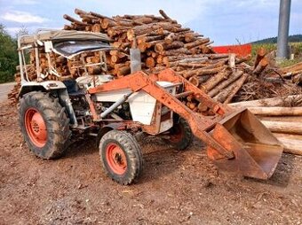 Traktor s čelním nakladačem
