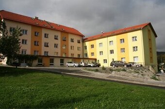 Pronájem 3kk podkroví, Chomutovská 458, Kášterec - 1